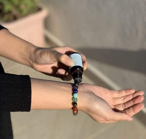 Pulsera de los 7 chakras en piedras de lava natural.